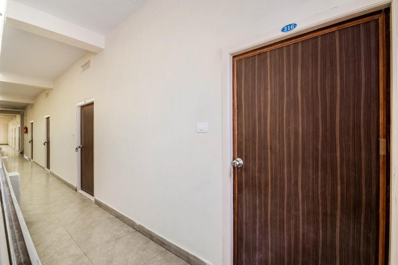 Super Oyo G P Residency Hotel Kākināda Exterior foto