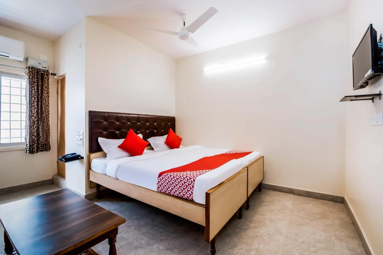 Super Oyo G P Residency Hotel Kākināda Exterior foto