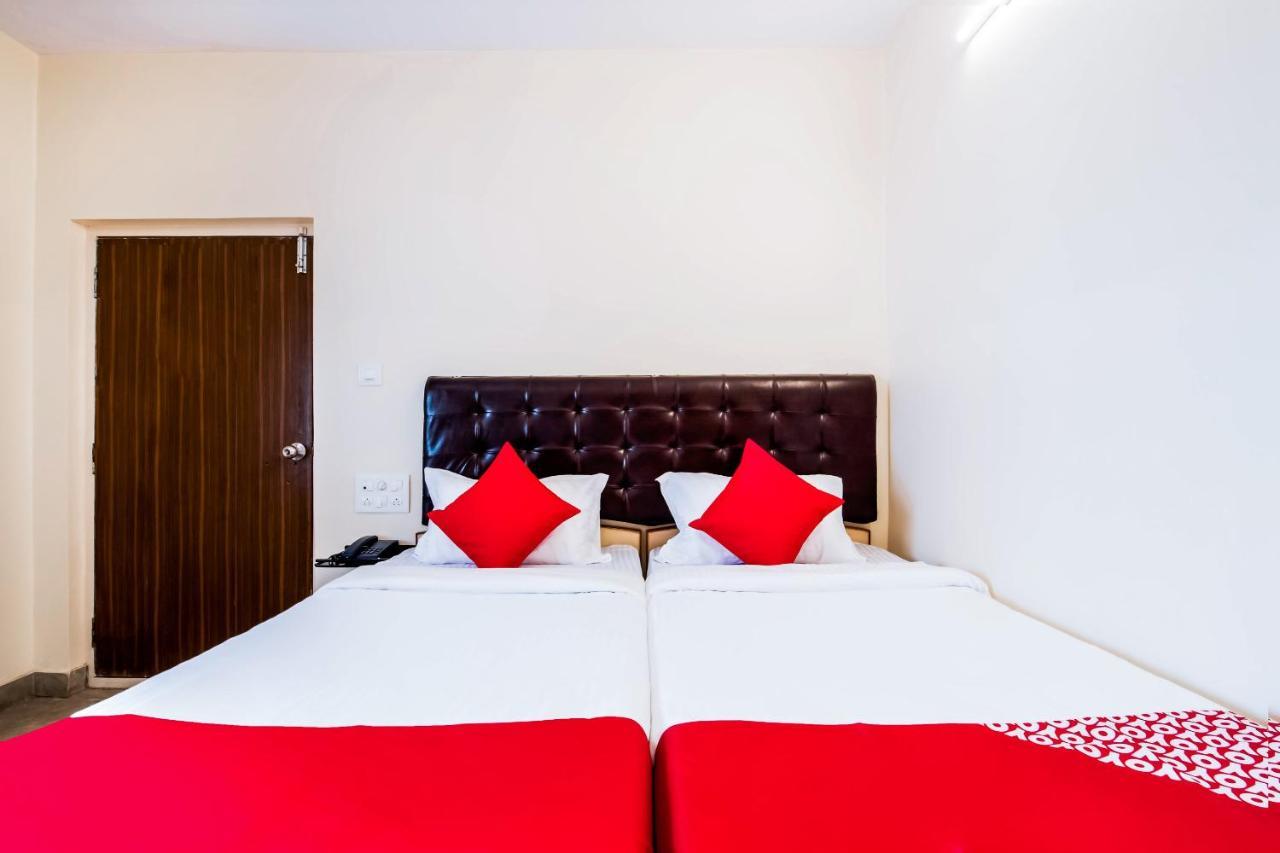 Super Oyo G P Residency Hotel Kākināda Exterior foto