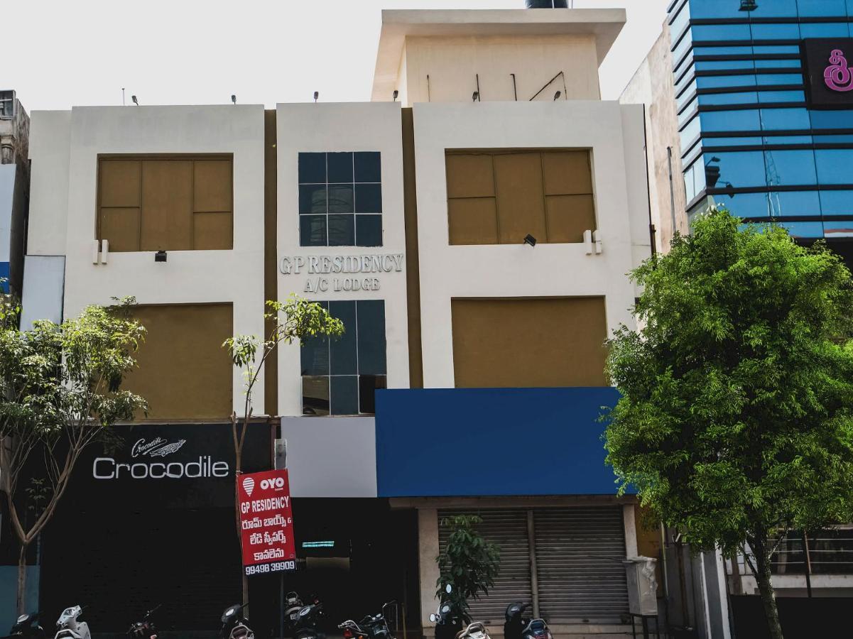 Super Oyo G P Residency Hotel Kākināda Exterior foto